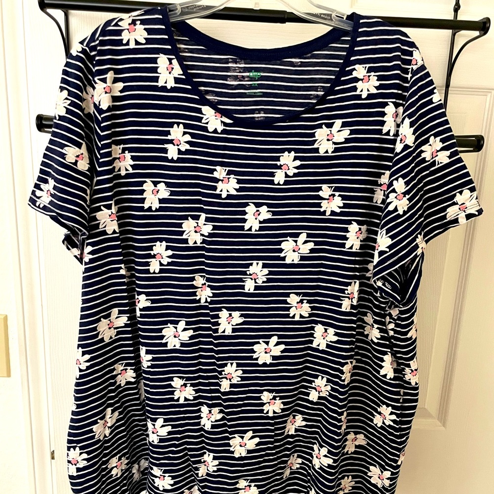 Dip stripe floral t-shirt